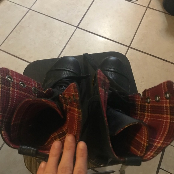 Dr. Marten’s women’s size 8 combat boots - Picture 2 of 3